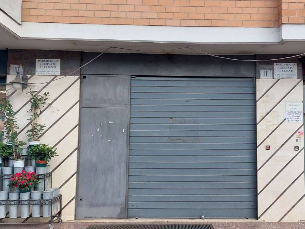 negozio in vendita a Roma in zona Borghesiana