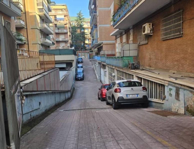 locale di sgombero in vendita a Roma