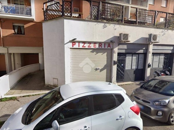 negozio in vendita a Roma in zona San Basilio