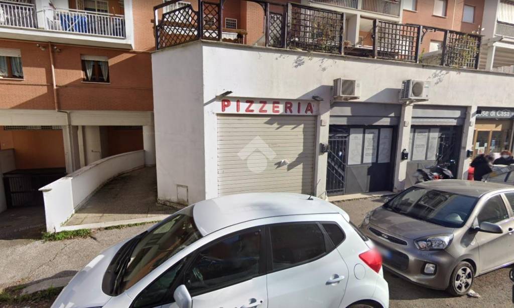 negozio in vendita a Roma in zona San Basilio