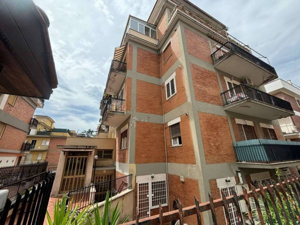appartamento in vendita a Roma in zona Corviale