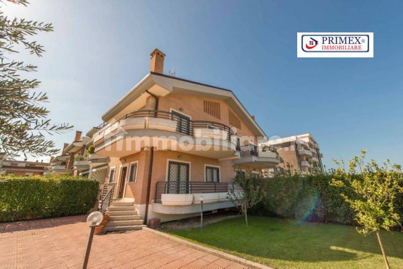 casa indipendente in vendita a Roma in zona Mezzocammino