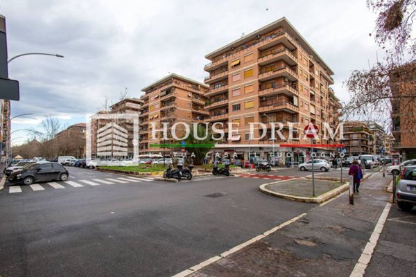 appartamento in vendita a Roma in zona Appio Claudio