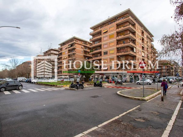appartamento in vendita a Roma in zona Appio Claudio
