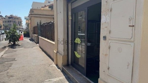 negozio in vendita a Roma in zona Ostia
