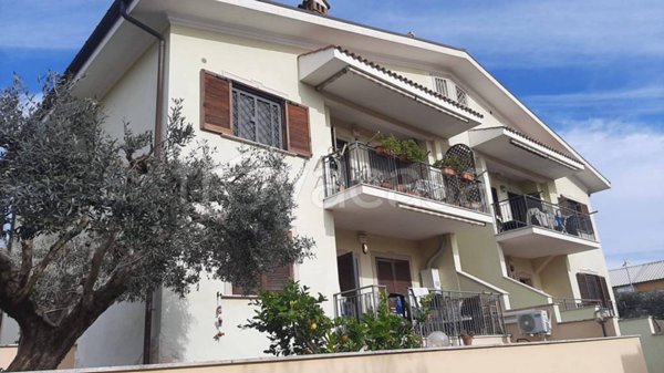 casa indipendente in vendita a Roma in zona Colle del Sole