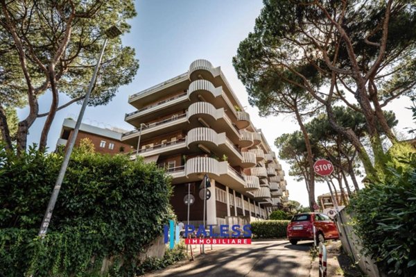appartamento in vendita a Roma in zona Mostacciano