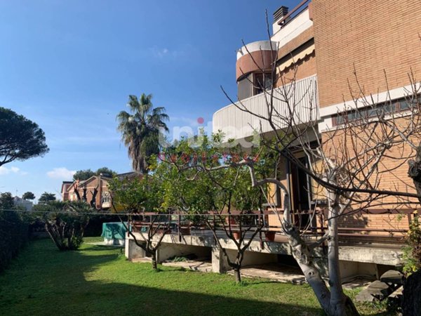 casa indipendente in vendita a Roma in zona Axa