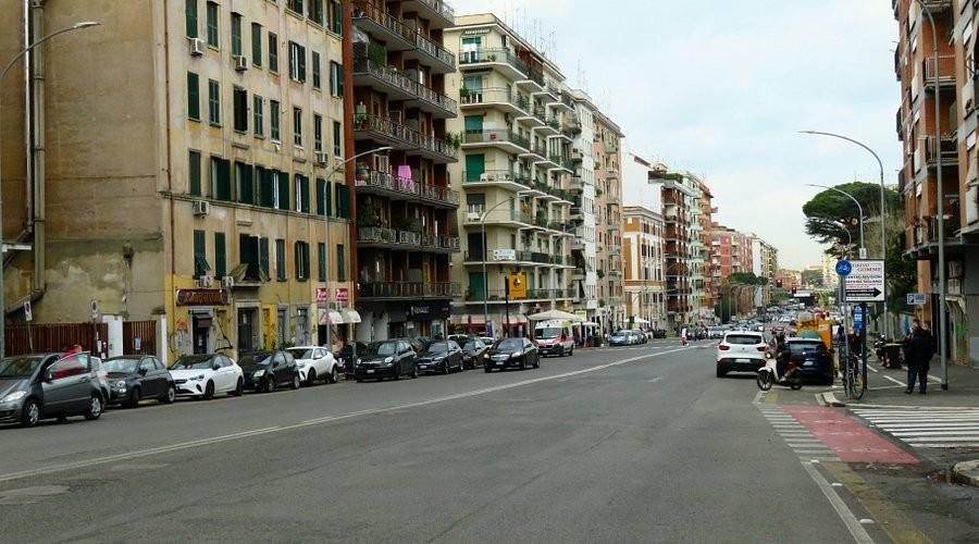 negozio in vendita a Roma in zona Appio Latino