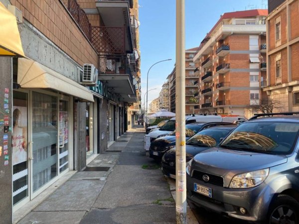 negozio in vendita a Roma in zona Appio Claudio
