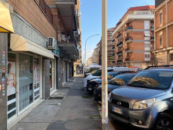 negozio in vendita a Roma in zona Appio Claudio
