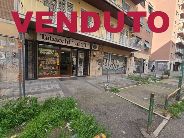 negozio in vendita a Roma in zona Cinecittà