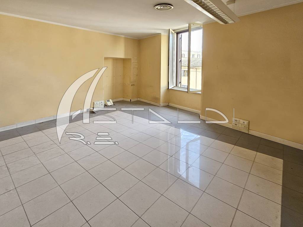 ufficio in vendita a Roma in zona Castro Pretorio