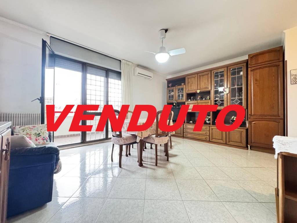 appartamento in vendita a Roma in zona Ardeatino