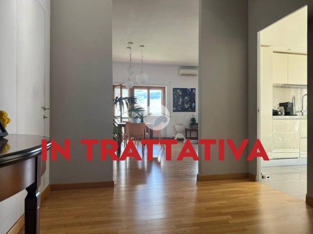 appartamento in vendita a Roma in zona Colle del Sole