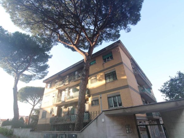 appartamento in vendita a Roma in zona Torre Angela