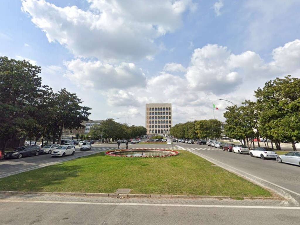 negozio in vendita a Roma in zona Torrino