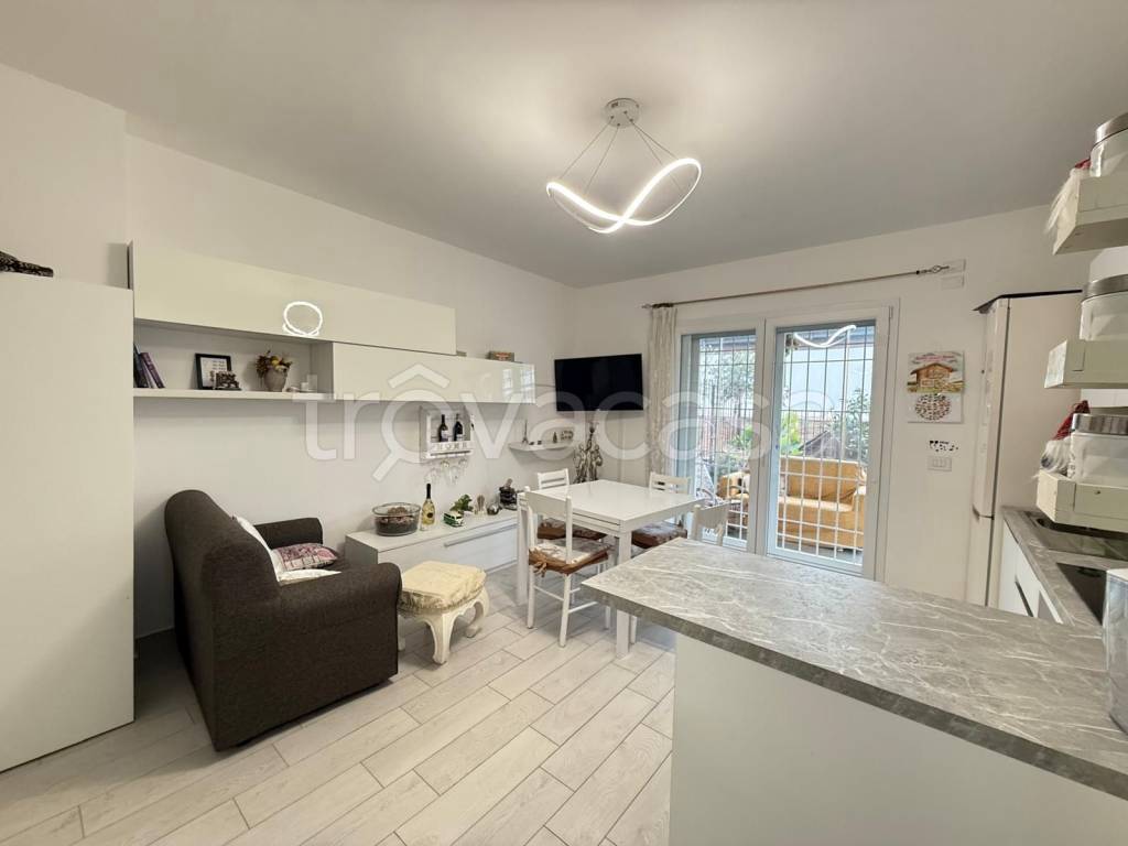 appartamento in vendita a Roma in zona Torre Angela