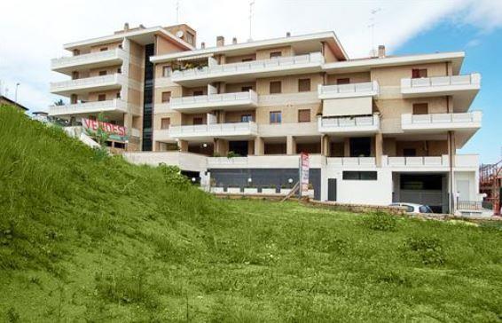 appartamento in vendita a Roma in zona Torrione Cerquetta
