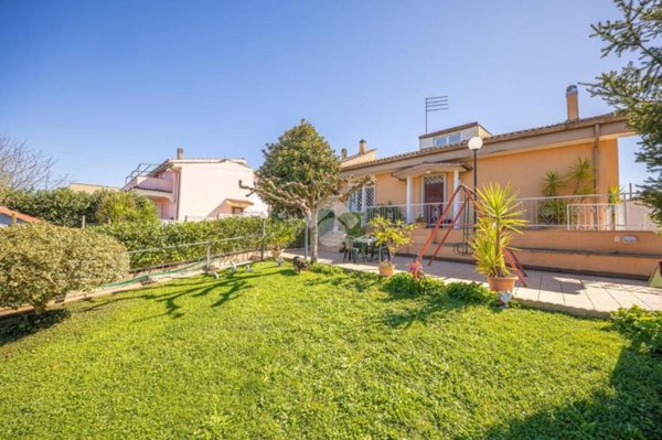 casa indipendente in vendita a Roma in zona Fosso di San Giuliano