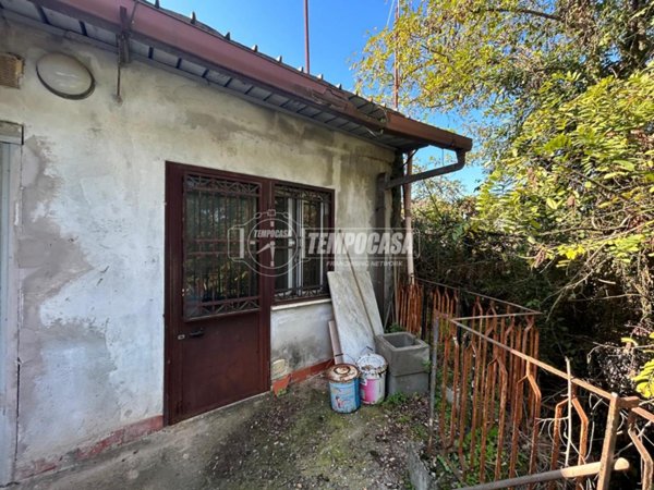 appartamento in vendita a Roma in zona Tomba di Nerone