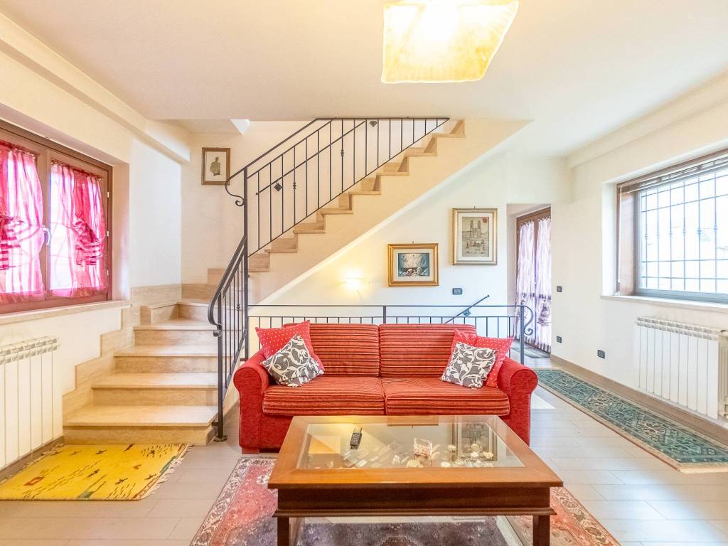 casa indipendente in vendita a Roma in zona Tor Cervara
