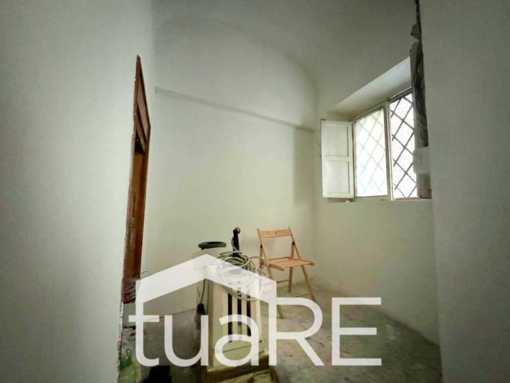 negozio in vendita a Roma in zona Pigna - Sant'Angelo