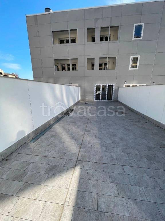 appartamento in vendita a Roma in zona Torre Spaccata