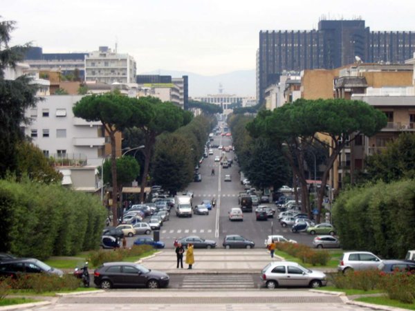 locale commerciale in vendita a Roma in zona EUR