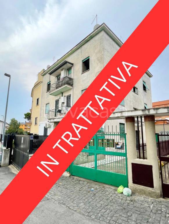 appartamento in vendita a Roma in zona Torre Angela