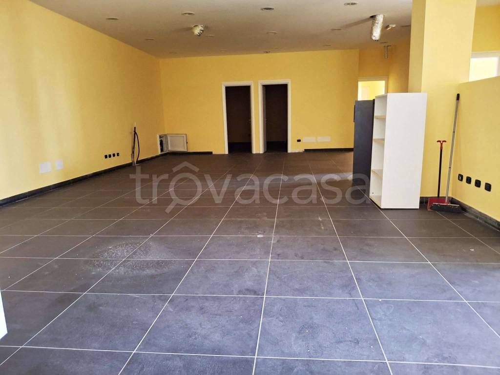 ufficio in vendita a Roma in zona Settecamini