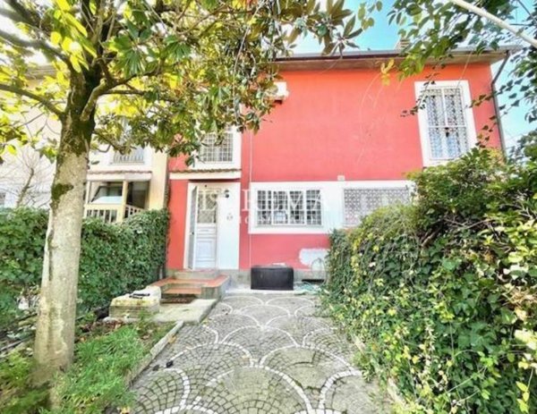 villa in vendita a Roma in zona Casal Palocco