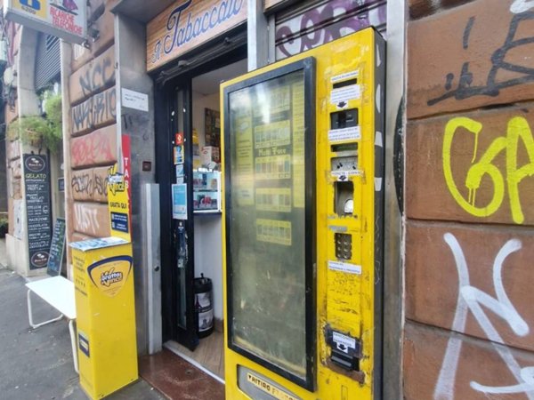 negozio in vendita a Roma in zona San Saba - Ripa
