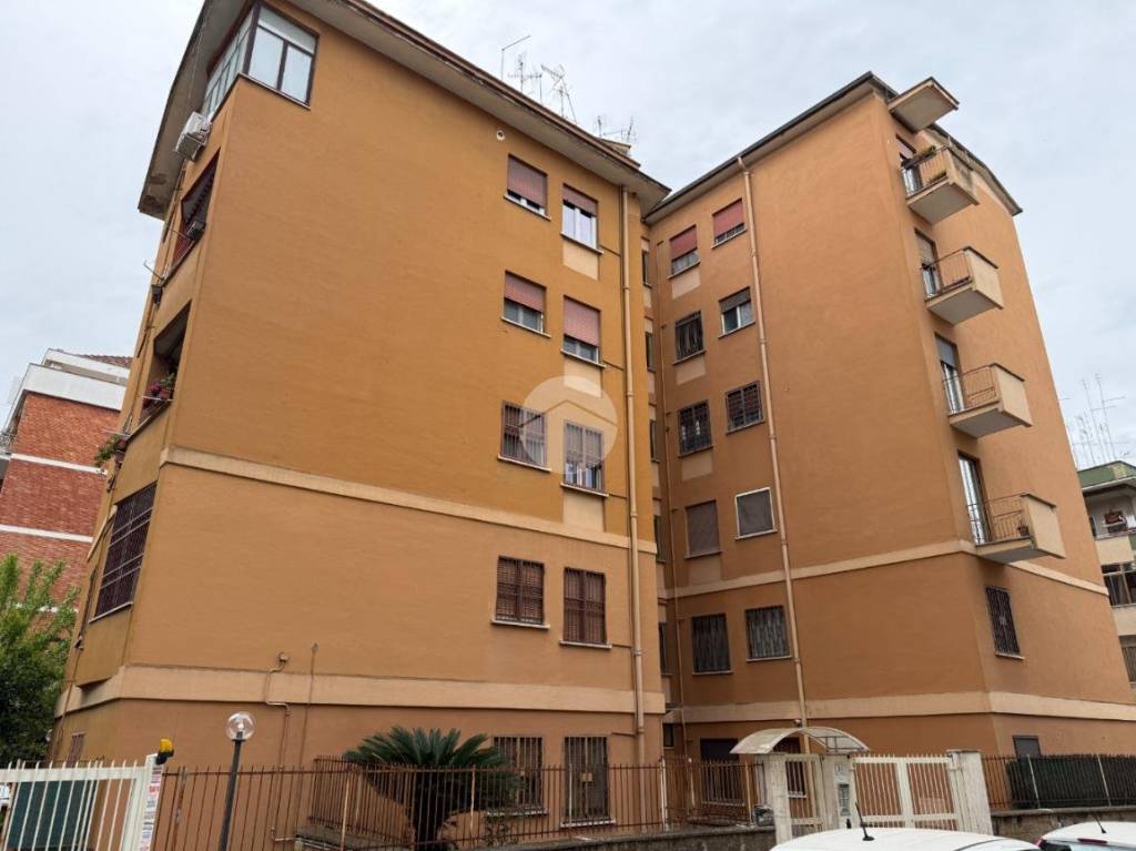 appartamento in vendita a Roma in zona Ostiense