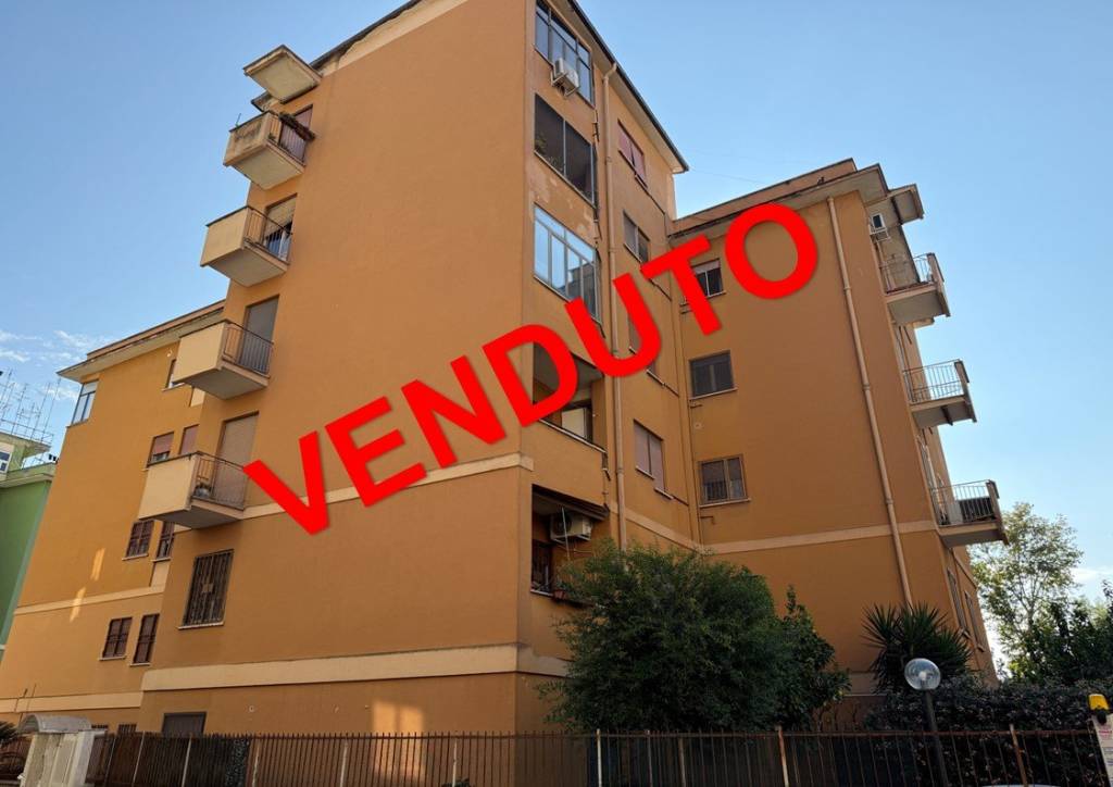 appartamento in vendita a Roma in zona Ostiense