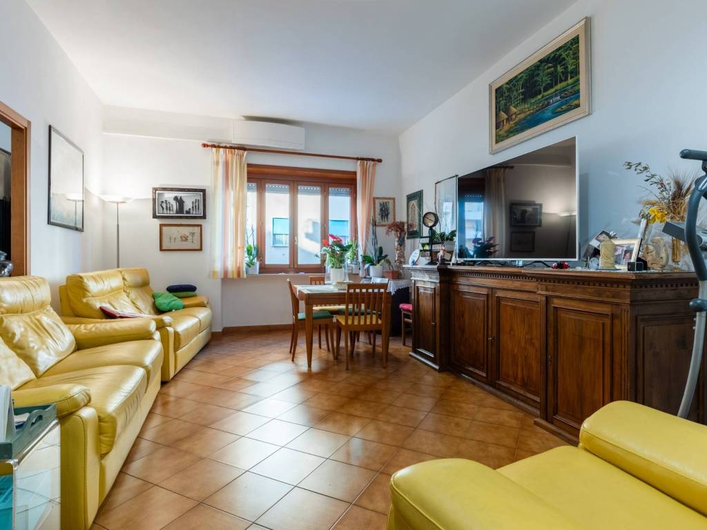 appartamento in vendita a Roma in zona Appio Latino