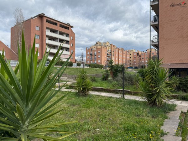 appartamento in vendita a Roma in zona Castelverde