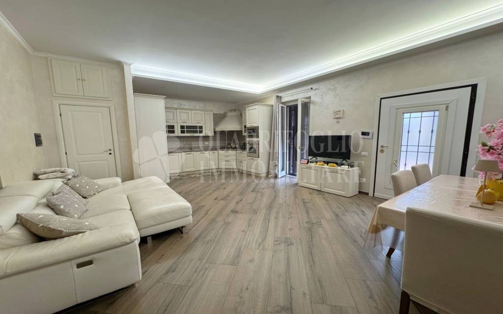 appartamento in vendita a Roma in zona Appio Claudio