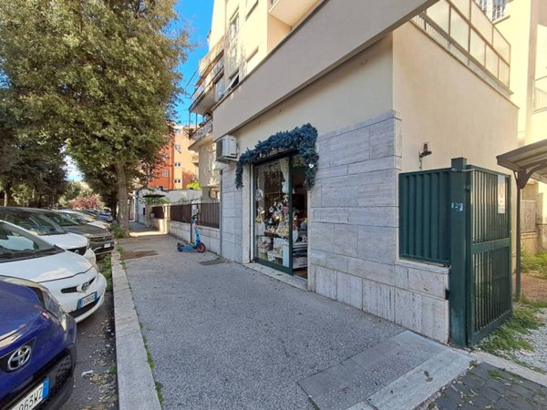 locale commerciale in vendita a Roma in zona Monte Sacro/Talenti