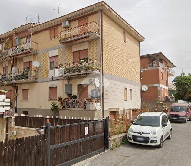 appartamento in vendita a Roma in zona Castelverde