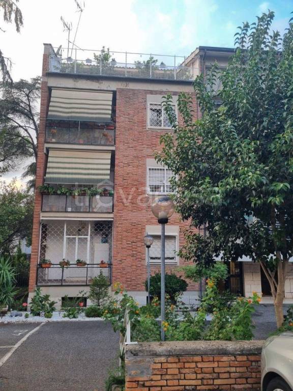 appartamento in vendita a Roma in zona Torre Spaccata