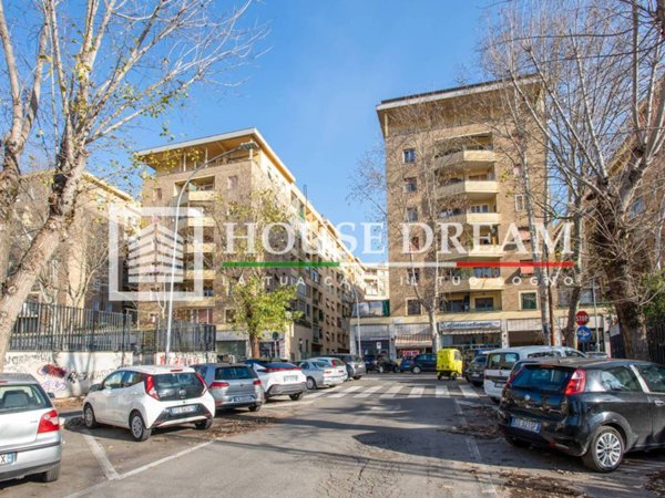 appartamento in vendita a Roma in zona Ostiense