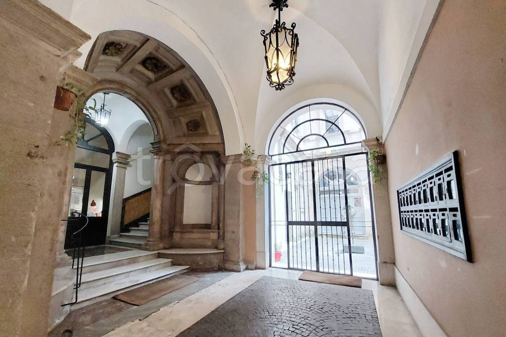appartamento in vendita a Roma in zona Parione/Sant'Eustachio