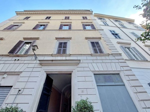 appartamento in vendita a Roma in zona Parione/Sant'Eustachio