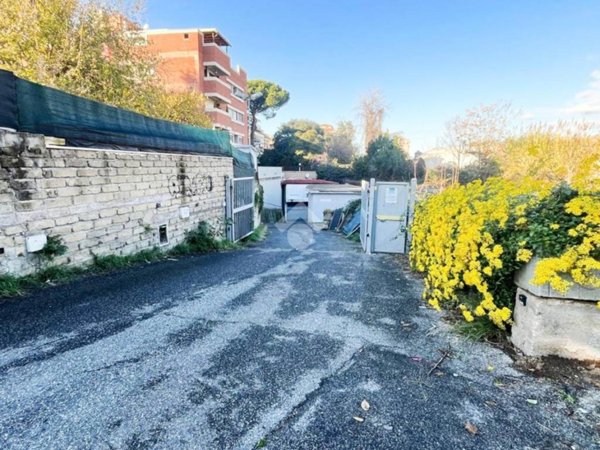 casa indipendente in vendita a Roma in zona Tuscolano