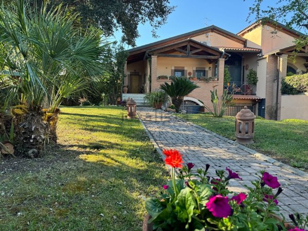 casa indipendente in vendita a Roma