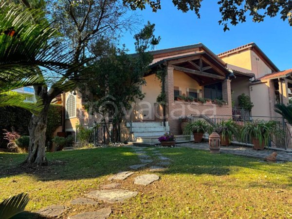 casa indipendente in vendita a Roma