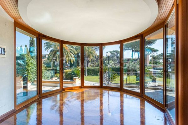 casa indipendente in vendita a Roma in zona Casal Palocco