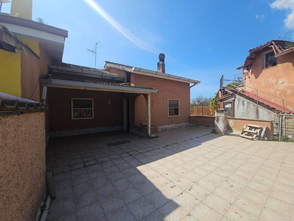 casa indipendente in vendita a Roma in zona Monte Migliore