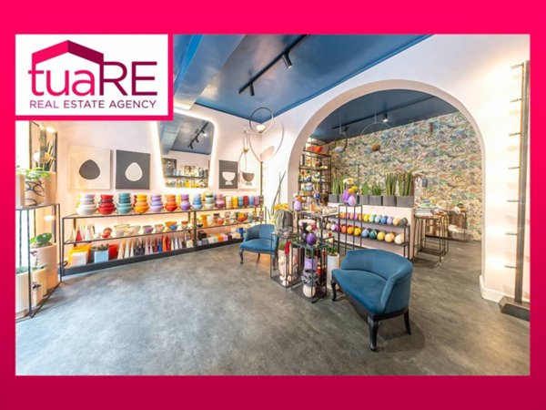 negozio in vendita a Roma in zona Rione Monti/Campitelli